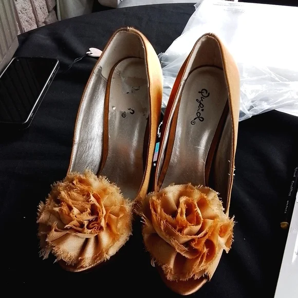 QUPID WOMENS 6.5 ORANGE OPEN  TOE POMPOM HEEL PLATFORMS - Picture 7 of 8